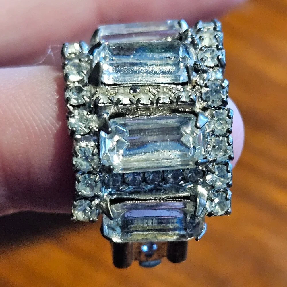 SUMMER JAY STRONGWATER SILVER SWAROVSKI RHINESTONE CRYSTAL HOOP CLIP ON EARRING
